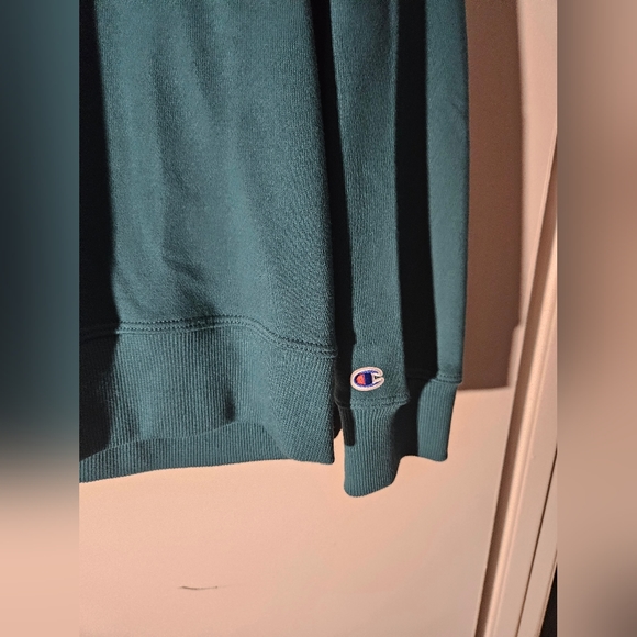 Champion Zipup Sweater - Picture 2 of 6